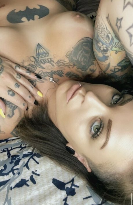 Ms Gunn art star du porno image