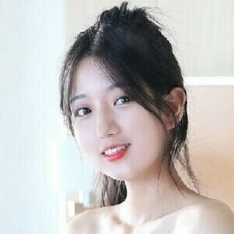 linsivvi303 actrice érotique galerie