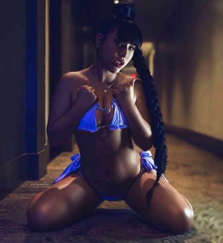 Alisa Nouchi étoile nue photos