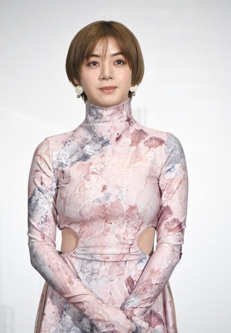 Elaiza Ikeda actrice chaude photo
