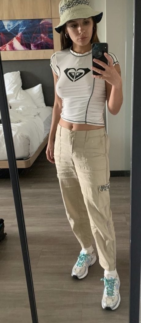 Caitlin Stasey actrice xxx image