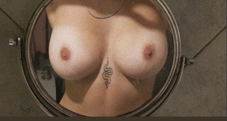 Lucia Scharwz star du porno de haute qualité image