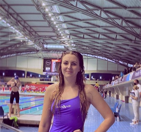 rousse aux gros seins onlyfans érotique chaud photo