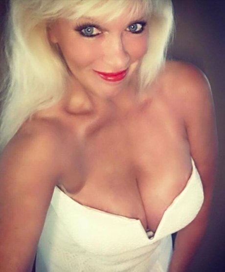 blonde en forme onlyfans gratuit parfait img