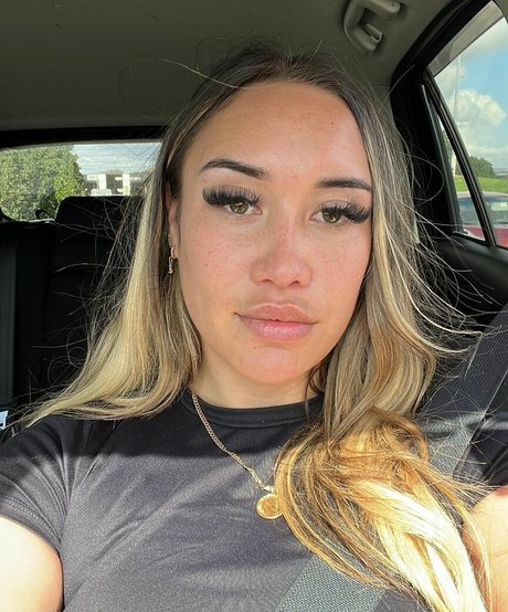 blonde en forme onlyfans chaud nu images