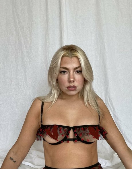 Beccajune joli modèle photo