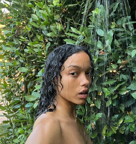 Whitney Peak actrice érotique photos