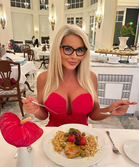 Lenka Dragounova modèle exclusif image