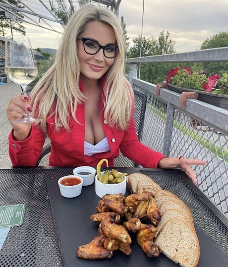 Lenka Dragounova étoile nue des photos