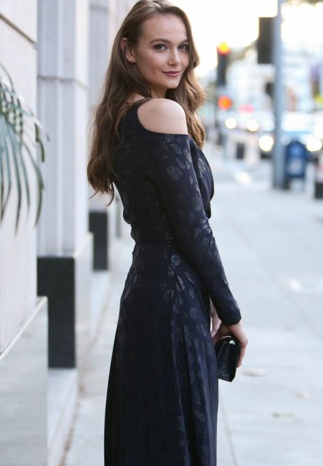 Andi Matichak star du porno érotique photos