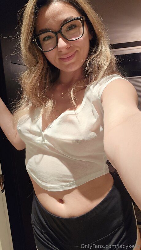 LacyKelly modèle nu des photos