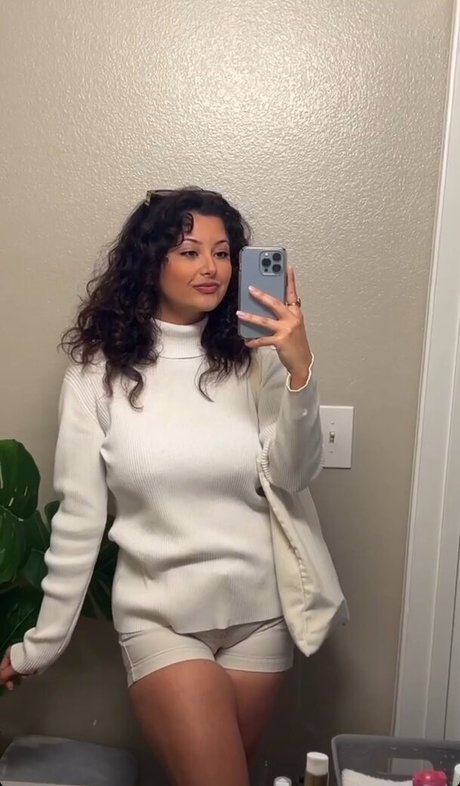 milf aux cheveux noirs onlyfans érotique exclusif galerie