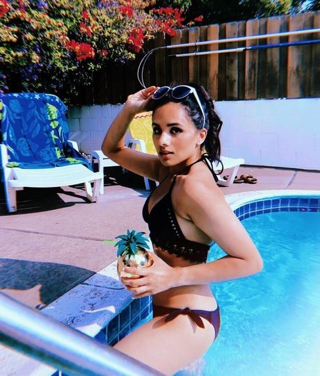 Aparna Brielle modèle pornographique archive