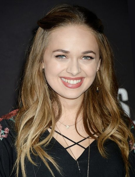 Alyssa Jirrels actrice artistique image