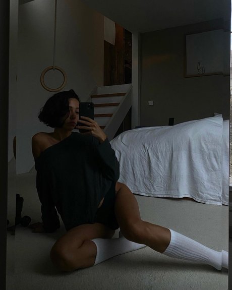 Zeynep Bastik modèle de sexe photo