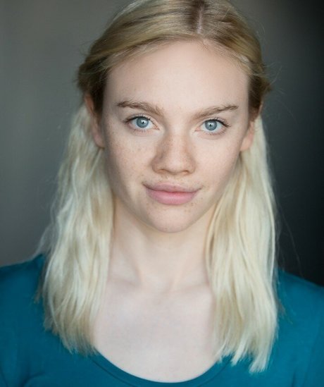 Aine Rose Daly étoile adulte archive