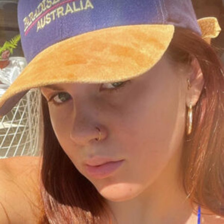 Amelie Bruschi modèle joli des photos