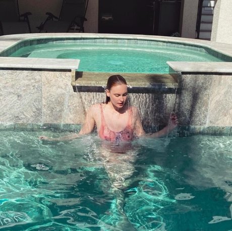 Erine Redhead_ jolie étoile des photos