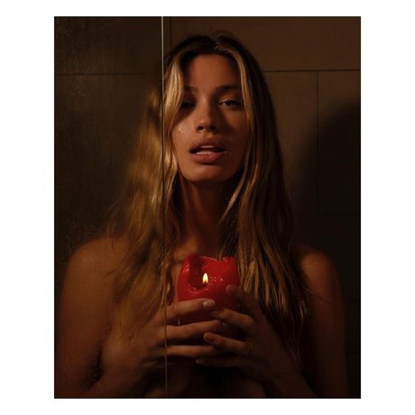 gros seins branlette espagnole onlyfans jolie adulte image