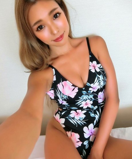 Hitomi 01270 top star images