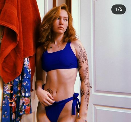 youronlyabsinthe actrice pornographique des photos