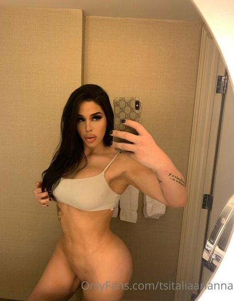 Italia Arianna star du porno exclusive des photos