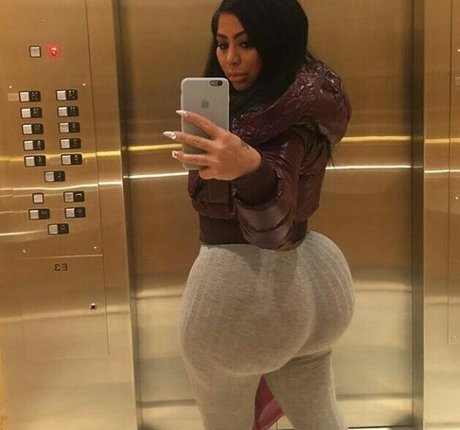 plage seins nus onlyfans nu érotique photo