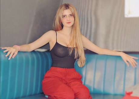 Freya Victoria Luz ASMR art modèle image