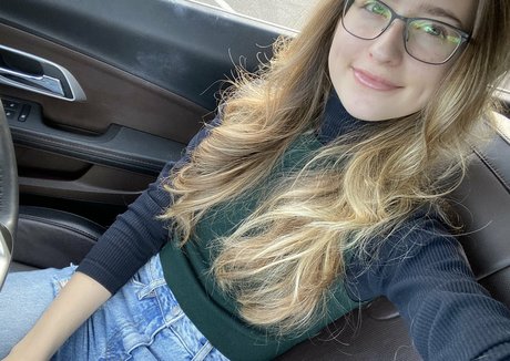 RyyFyy actrice adulte photos