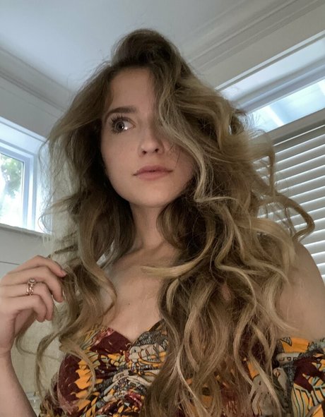 RyyFyy star érotique images