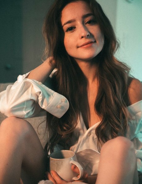 RyyFyy modèle de sexe galeries