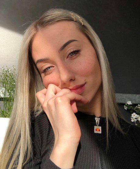 tatouages ​​blonds onlyfans beau collection