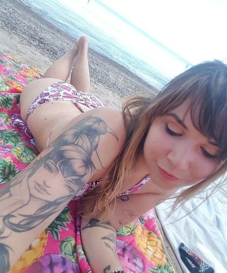 Erika Szabo modèle chaud galeries