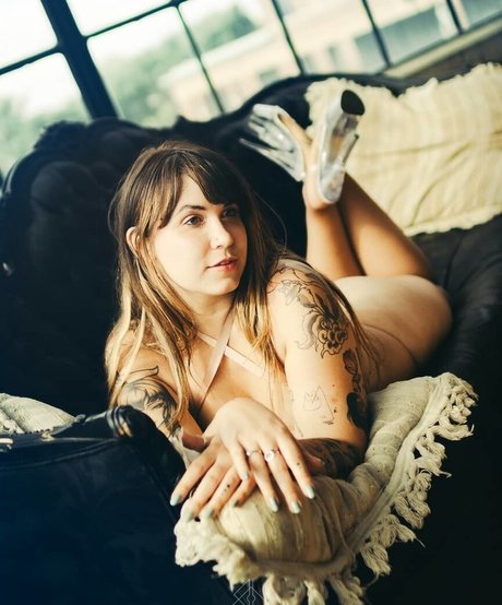 Erika Szabo modèle érotique photo