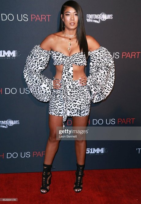 Mila J actrice de nus img