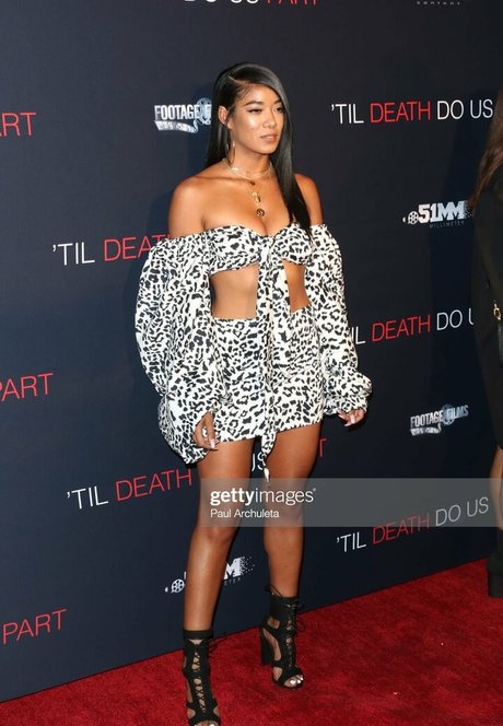 Mila J modèle joli img