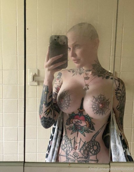 E Boring star du porno en haute qualité photo