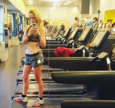 Tova Golan jolie actrice photos