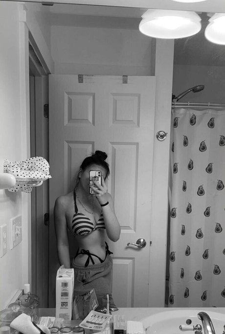 déshabillage onlyfans nu sympa archive