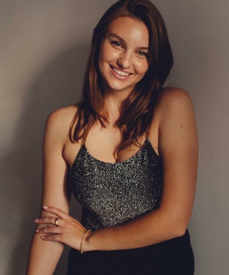 adorer onlyfans sexy parfait image