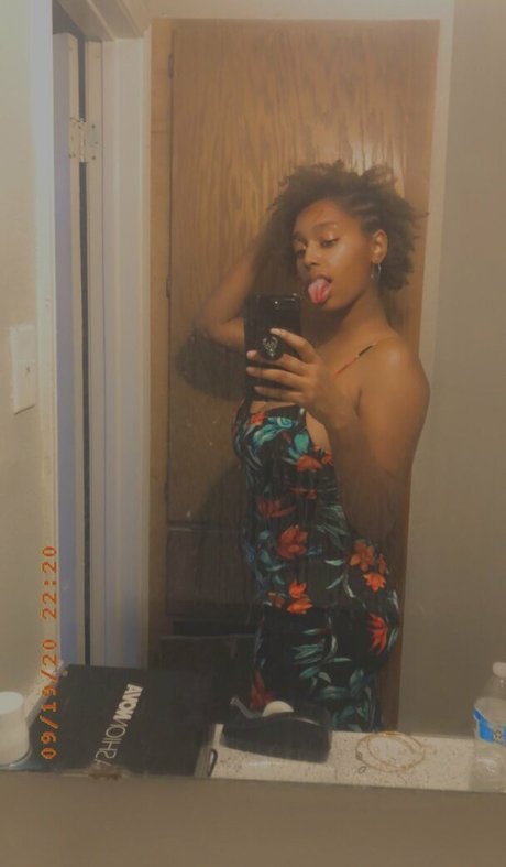 AmineBoobs69 belle actrice galerie