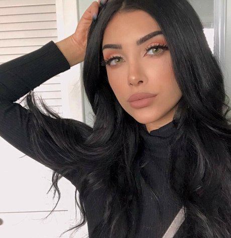 Rose Zaracupofchaiii actrice artistique des photos