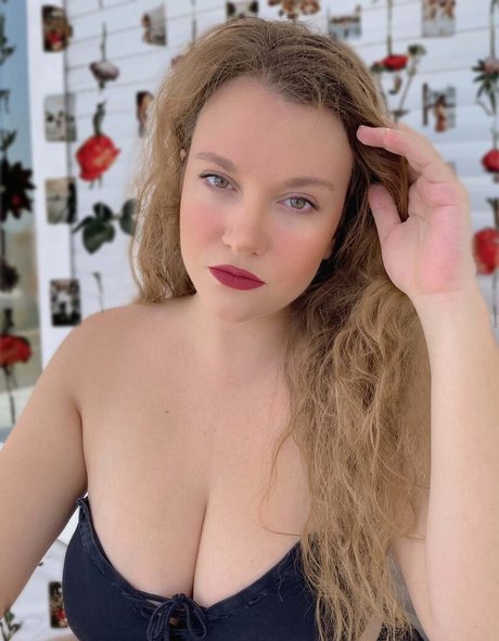 Carmen Curvy actrice pornographique photo