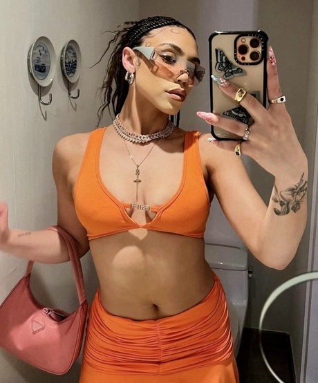 grand-mère onlyfans érotique sympa images