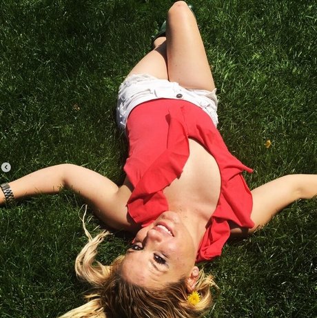 Charlotte Nastase star du porno gratuite galerie