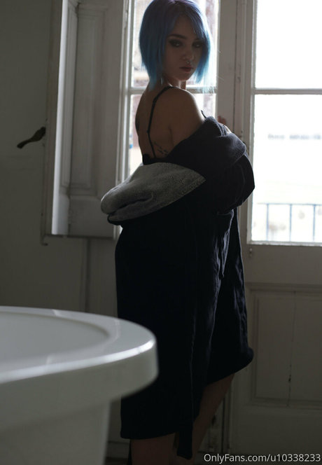 Mimo Suicide modèle adulte archive