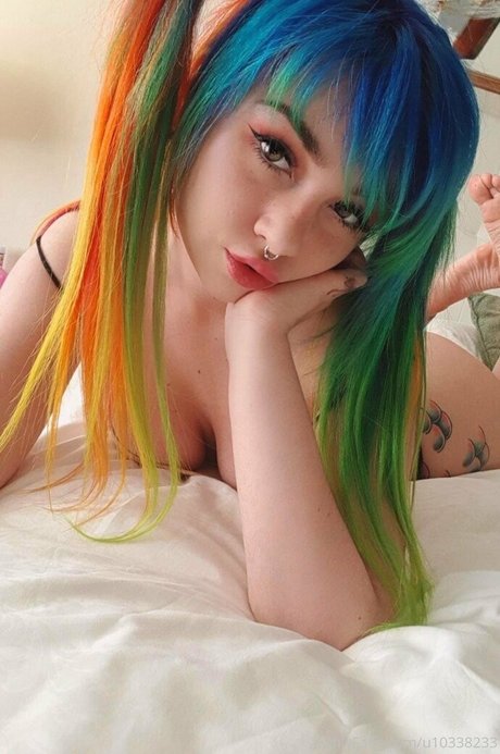 Mimo Suicide modèle xxx des photos