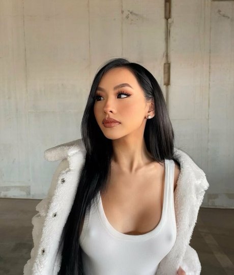 Christy Nguyen modèle nu images