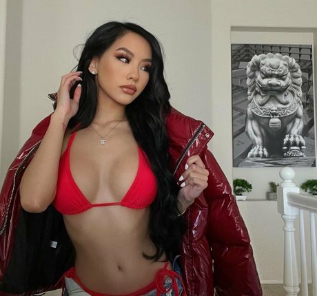 Christy Nguyen modèle sympa galerie