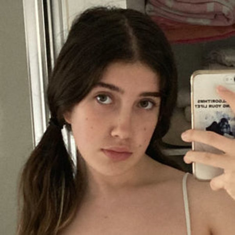 Molly Barkasy modèle pornographique photo